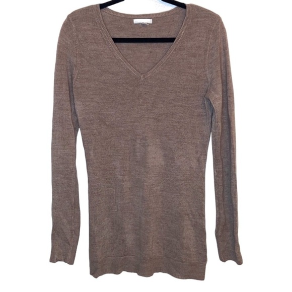 NEW YORK & COMPANY Neutral V Neck Long Sleeve Soft Basic Sweater Size Small - Picture 1 of 8
